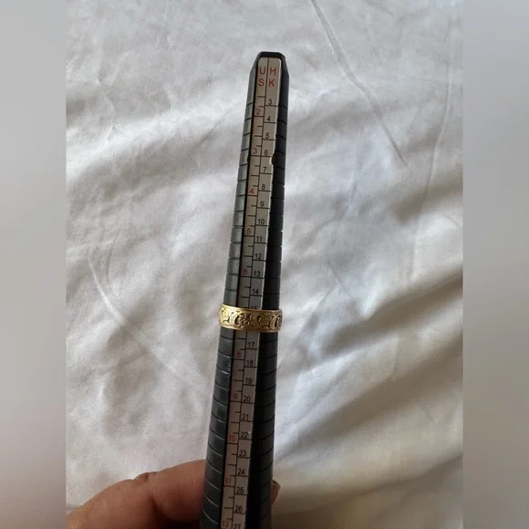 14k gold Artcarved wedding ring - Picture 8 of 10